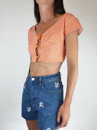 Crop top unido por delante